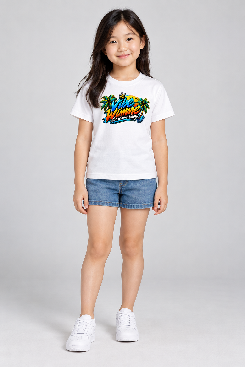 Model wearing Goombay Vibe Wimme Kids' T-shirt