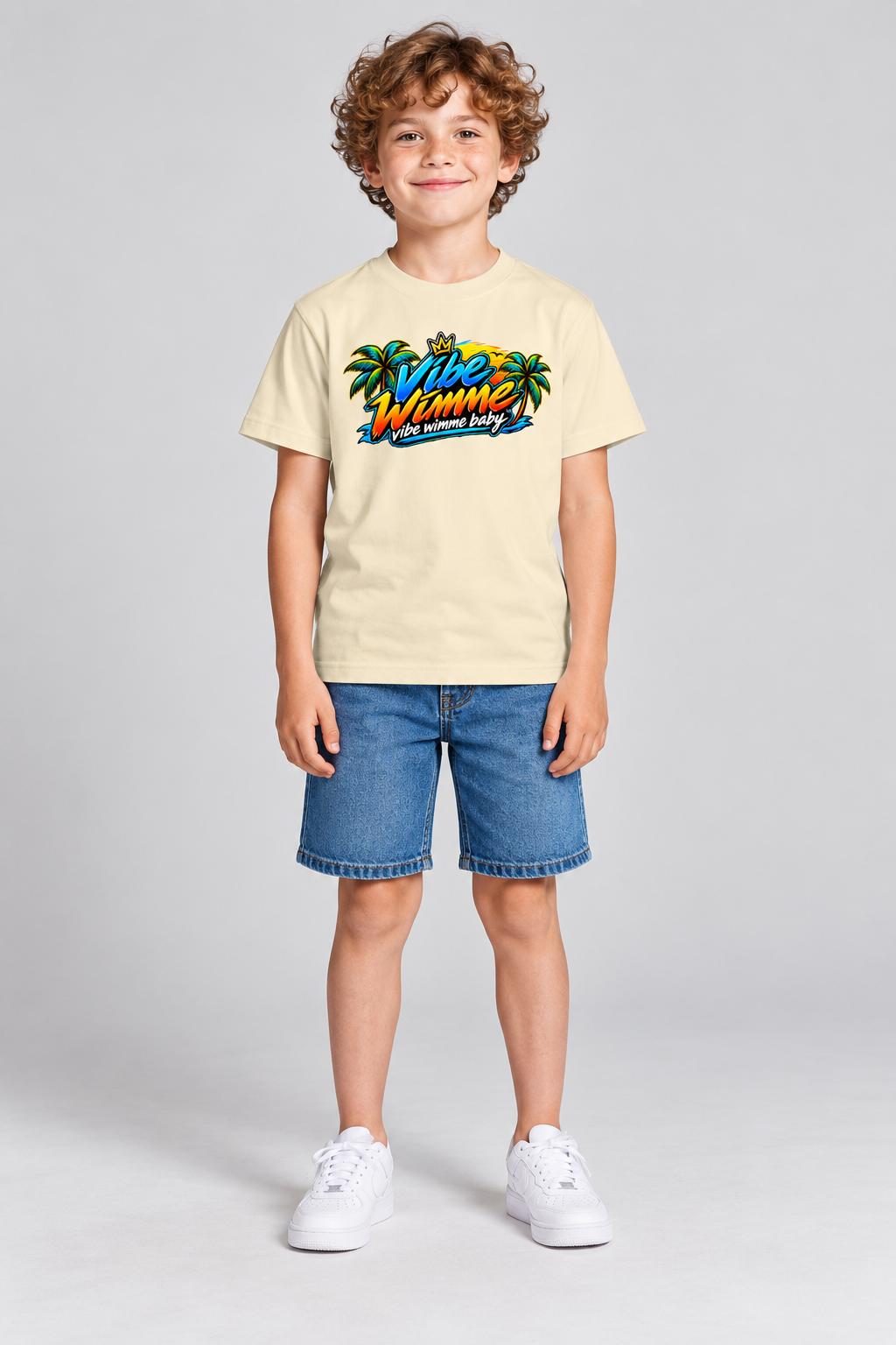 Model wearing Goombay Vibe Wimme Kids' T-shirt