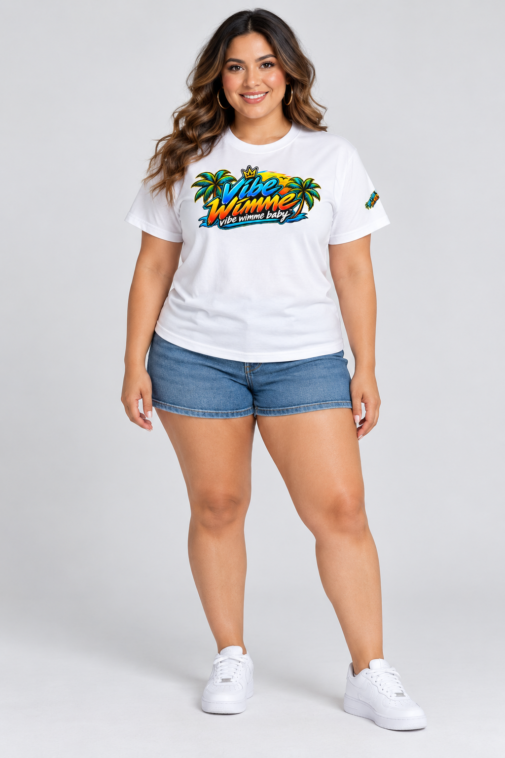 Model wearing Goombay Vibe Wimme T-shirt