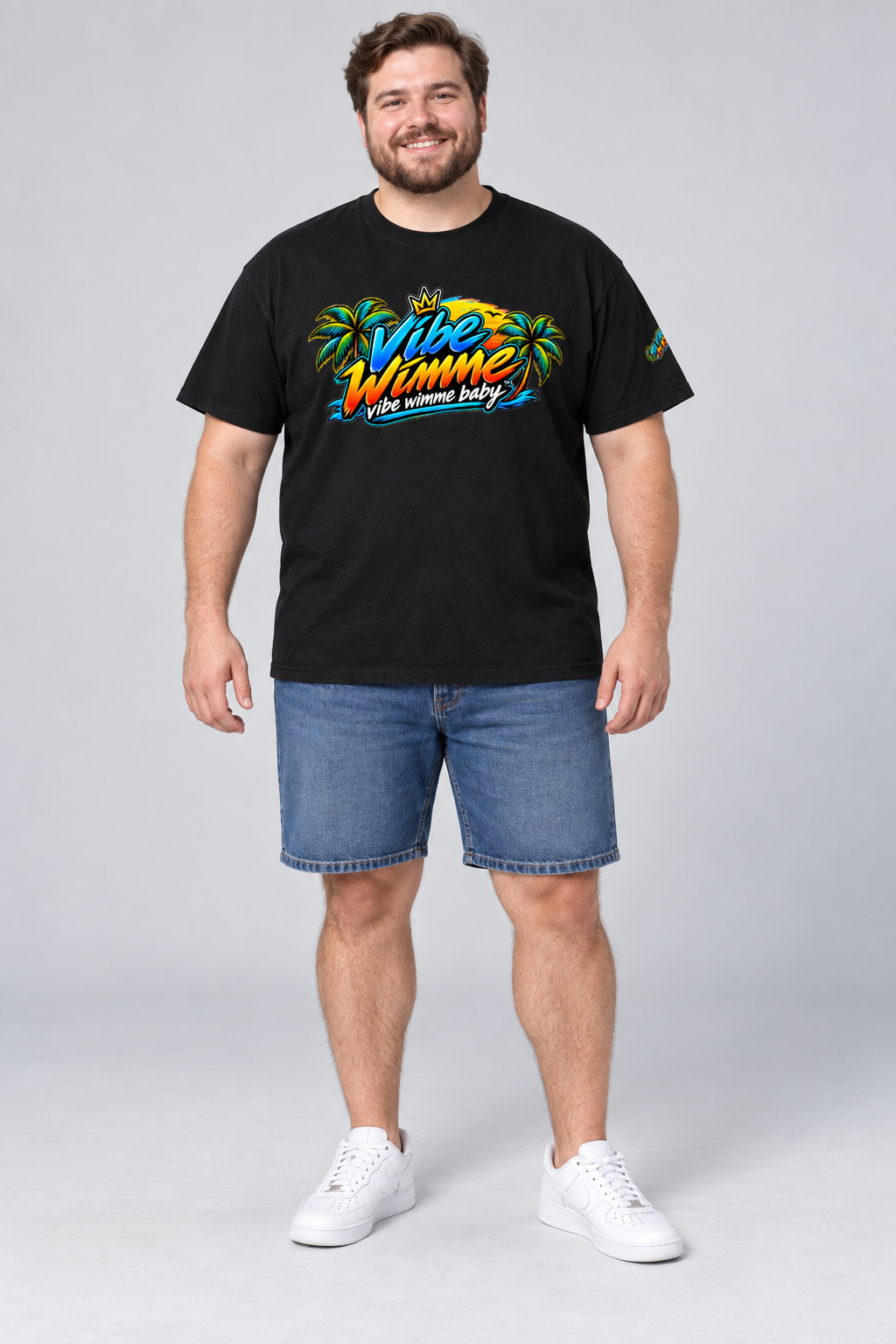 Model wearing Goombay Vibe Wimme T-shirt